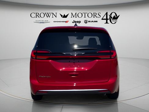 New 2027 Chrysler Pacifica Select FWD image 6