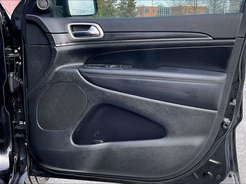 Used 2022 Jeep Grand Cherokee Limited image 23