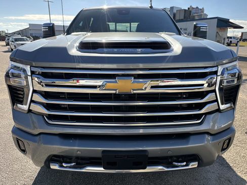 Used 2024 Chevrolet Silverado 2500 High Country w/ Technology Package image 9