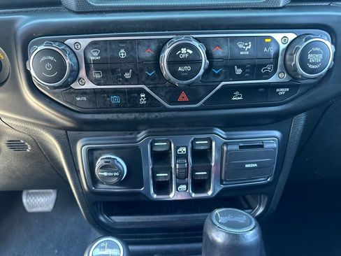 Certified 2022 Jeep Wrangler Unlimited Sahara w/ Cold Weather Group AWD/4WD image 28