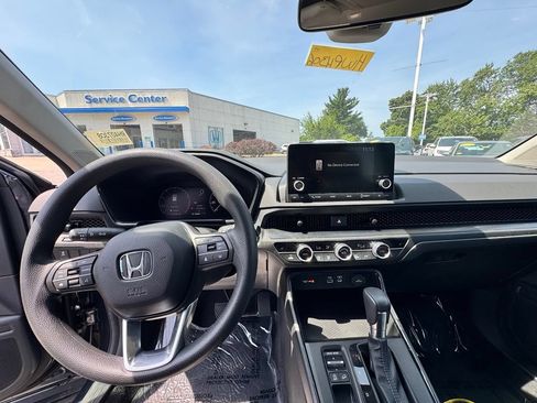 Used 2024 Honda CR-V EX image 10