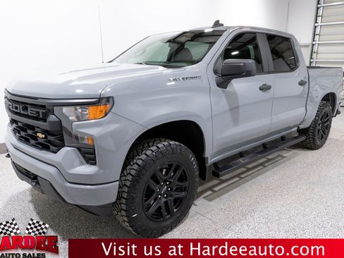 Used 2024 Chevrolet Silverado 1500 Custom image 2