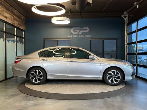 Used 2017 Honda Accord EX-L image 2