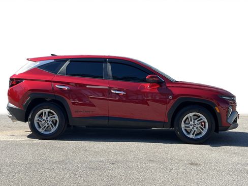 Used 2025 Hyundai Tucson SE image 28