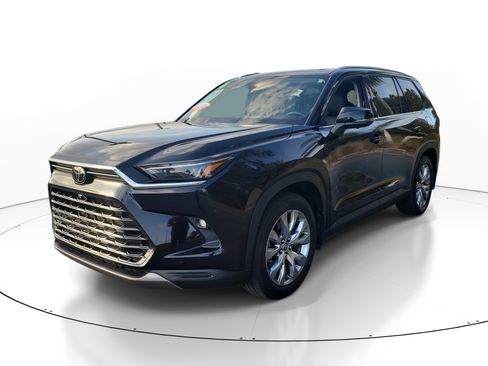 Used 2024 Toyota Grand Highlander Limited image 3