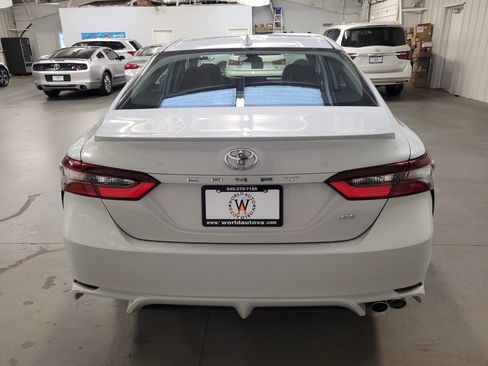 Used 2022 Toyota Camry SE image 6