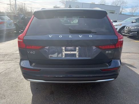 Used 2025 Volvo V60 B5 Cross Country Plus AWD/4WD image 6