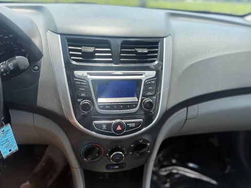 Used 2014 Hyundai Accent SE FWD image 18