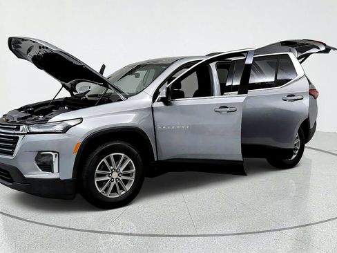 Used 2023 Chevrolet Traverse LT FWD image 9