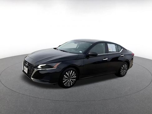 Used 2025 Nissan Altima 2.5 SV image 8