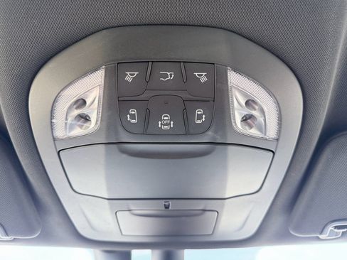 Used 2022 Chrysler Pacifica Touring FWD image 17