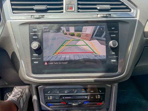 Used 2022 Volkswagen Tiguan SE FWD image 13