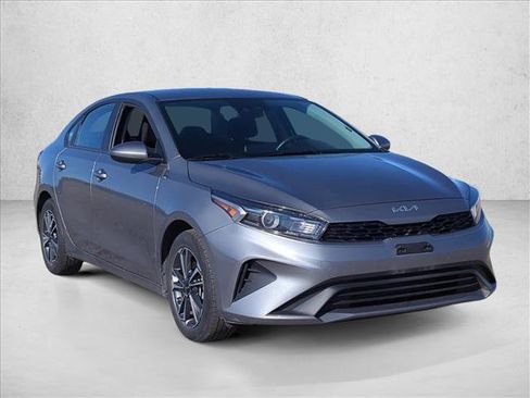 Used 2024 Kia Forte LXS image 3