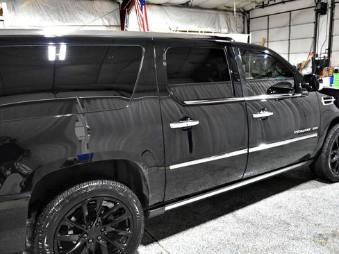 Used 2013 Cadillac Escalade ESV Platinum AWD/4WD image 7
