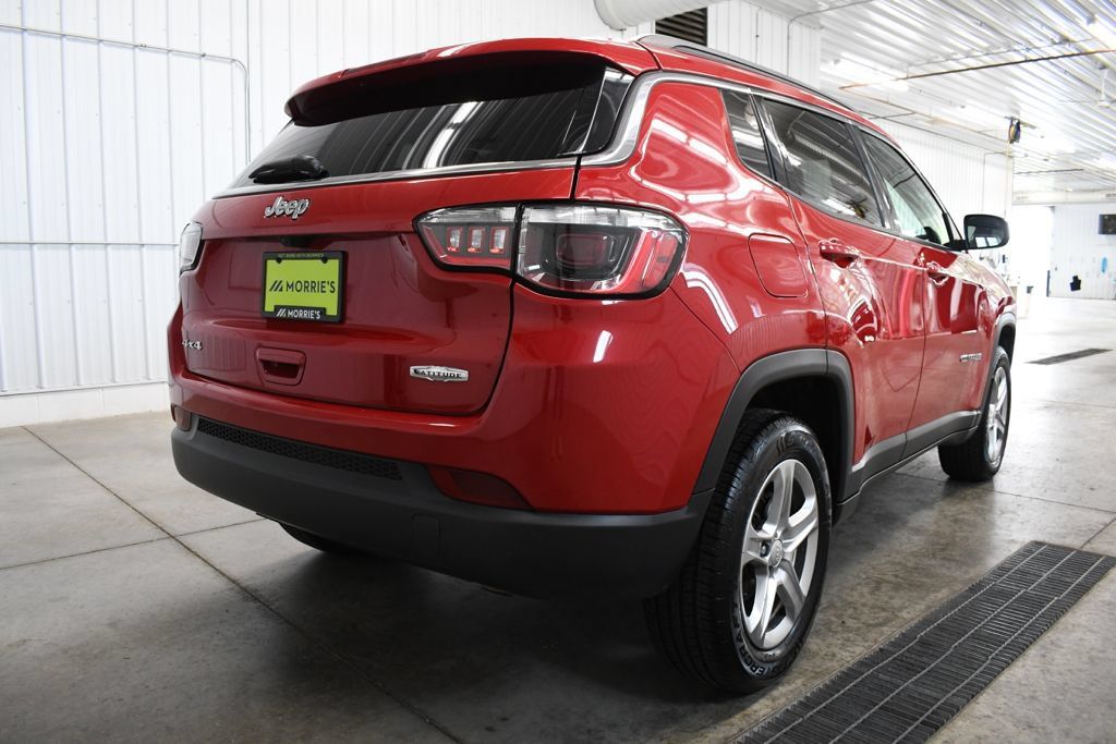 Used 2024 Jeep Compass Latitude AWD/4WD image 8