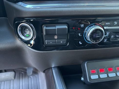 Used 2023 GMC Sierra 1500 SLT image 22