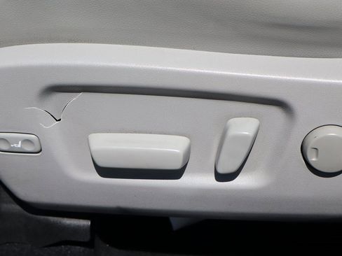 Used 2019 Toyota Highlander XLE image 17