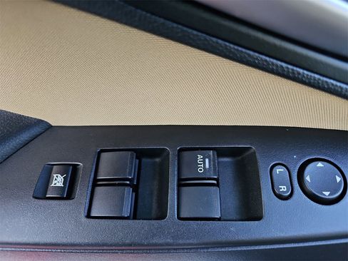 Used 2012 MAZDA MAZDA3 i Touring image 25