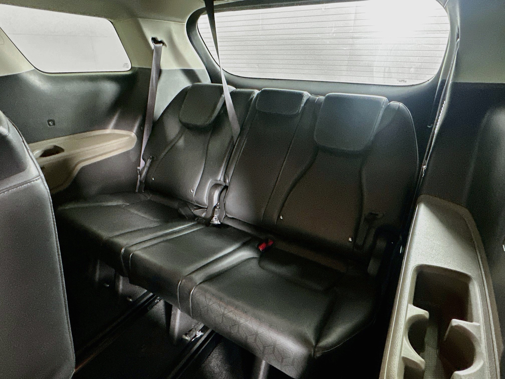 Used 2025 Kia Carnival FWD image 29
