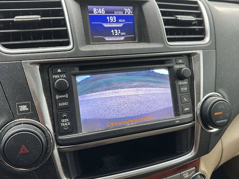 Used 2013 Toyota Highlander Limited AWD/4WD image 18