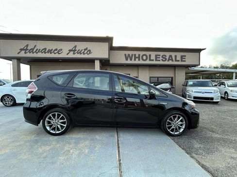 Used 2016 Toyota Prius V Five image 1