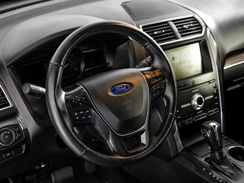 Used 2019 Ford Explorer Limited w/ Class III Trailer Tow Package FWD image 12