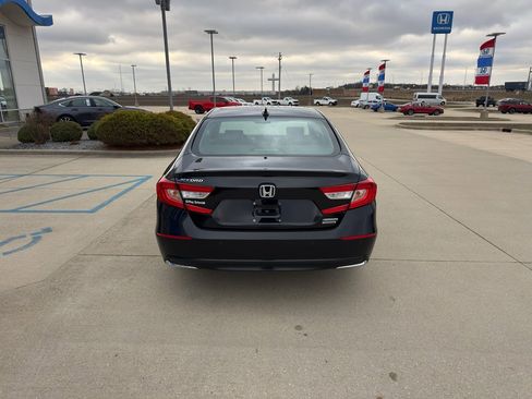Used 2021 Honda Accord Touring image 6