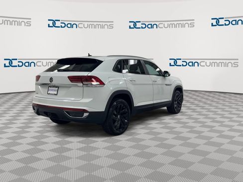 Used 2022 Volkswagen Atlas Cross Sport SE FWD image 8