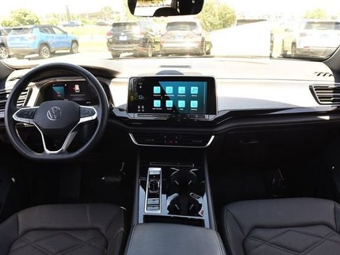 Certified 2025 Volkswagen Atlas Cross Sport SE FWD image 7