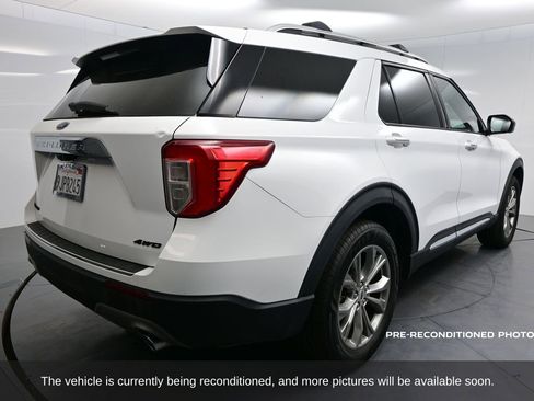 Used 2022 Ford Explorer Limited image 3