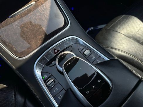 Used 2019 Mercedes-Benz S 560 Sedan image 18
