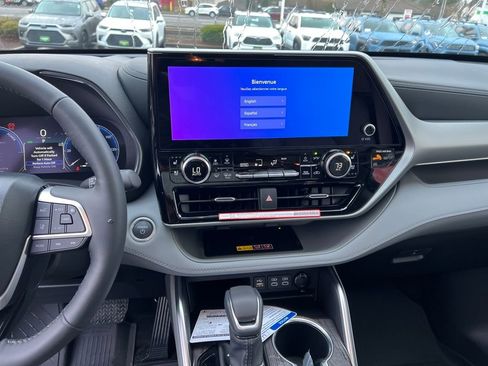 New 2026 Toyota Highlander Platinum image 19