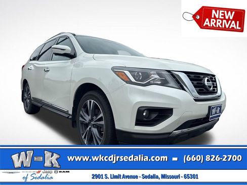 Used 2017 Nissan Pathfinder Platinum AWD/4WD image 3
