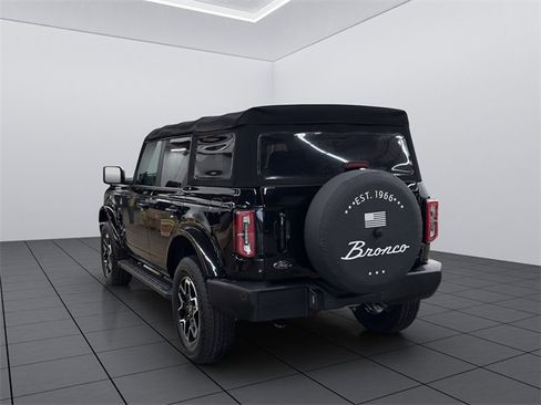 Used 2023 Ford Bronco Outer Banks image 4