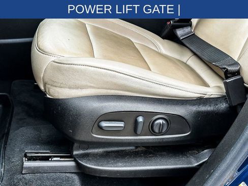 Used 2022 Chevrolet Traverse LT w/ LT Premium Package image 11