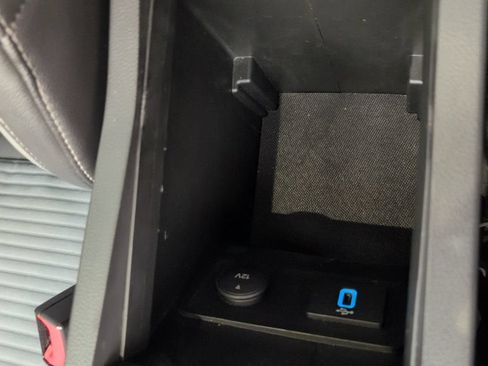 Used 2017 Ford Escape Titanium FWD image 30