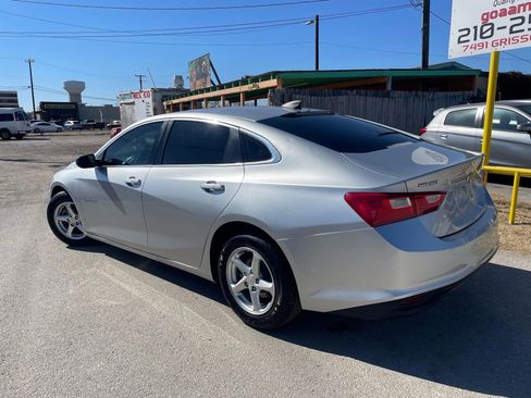 Used 2018 Chevrolet Malibu LS image 3