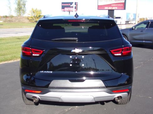 Used 2024 Chevrolet Blazer LT w/ Convenience Package FWD image 4