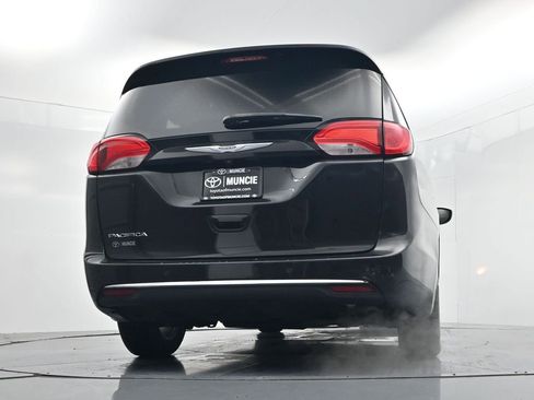 Used 2018 Chrysler Pacifica Touring-L Plus w/ Tire & Wheel Group image 59