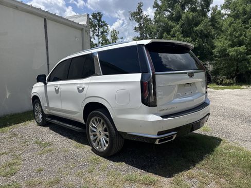 Used 2021 Cadillac Escalade Premium Luxury w/ Performance Package RWD image 2