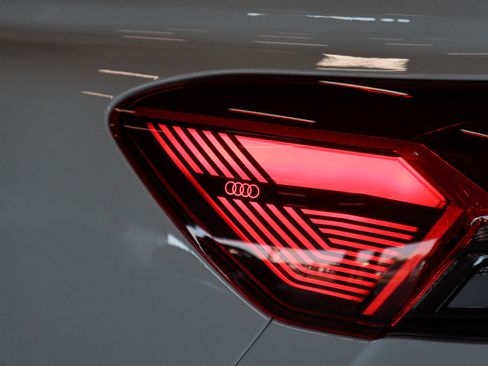 Used 2024 Audi Q4 e-tron Premium Plus w/ Premium Plus image 28