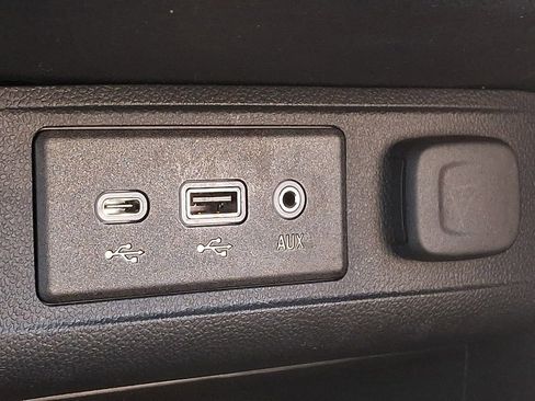 Used 2022 Buick Encore GX Essence w/ Experience Buick Package image 30