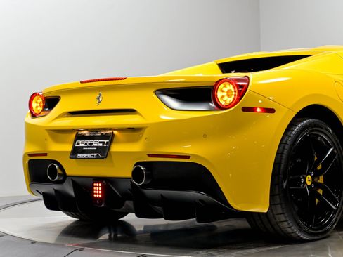 Used 2017 Ferrari 488 Spider RWD image 97