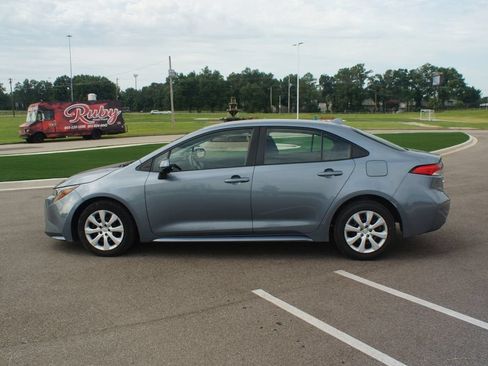 Used 2024 Toyota Corolla LE FWD image 11