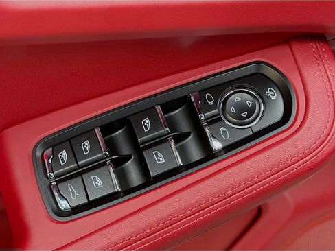Certified 2025 Porsche Macan Turbo AWD/4WD image 20