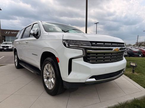 Used 2023 Chevrolet Suburban Premier AWD/4WD image 12