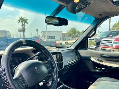 Used 2002 Lincoln Blackwood image 2