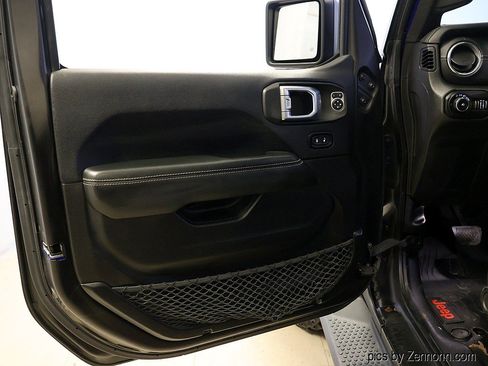 Used 2019 Jeep Wrangler Unlimited Sahara w/ Uconnect 4C Nav & Sound Group AWD/4WD image 23