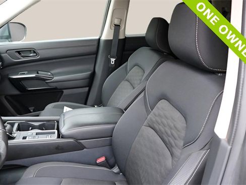 Used 2024 Nissan Pathfinder SV image 9