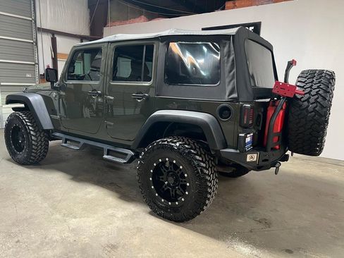 Used 2015 Jeep Wrangler Unlimited Rubicon w/ Connectivity Group image 8